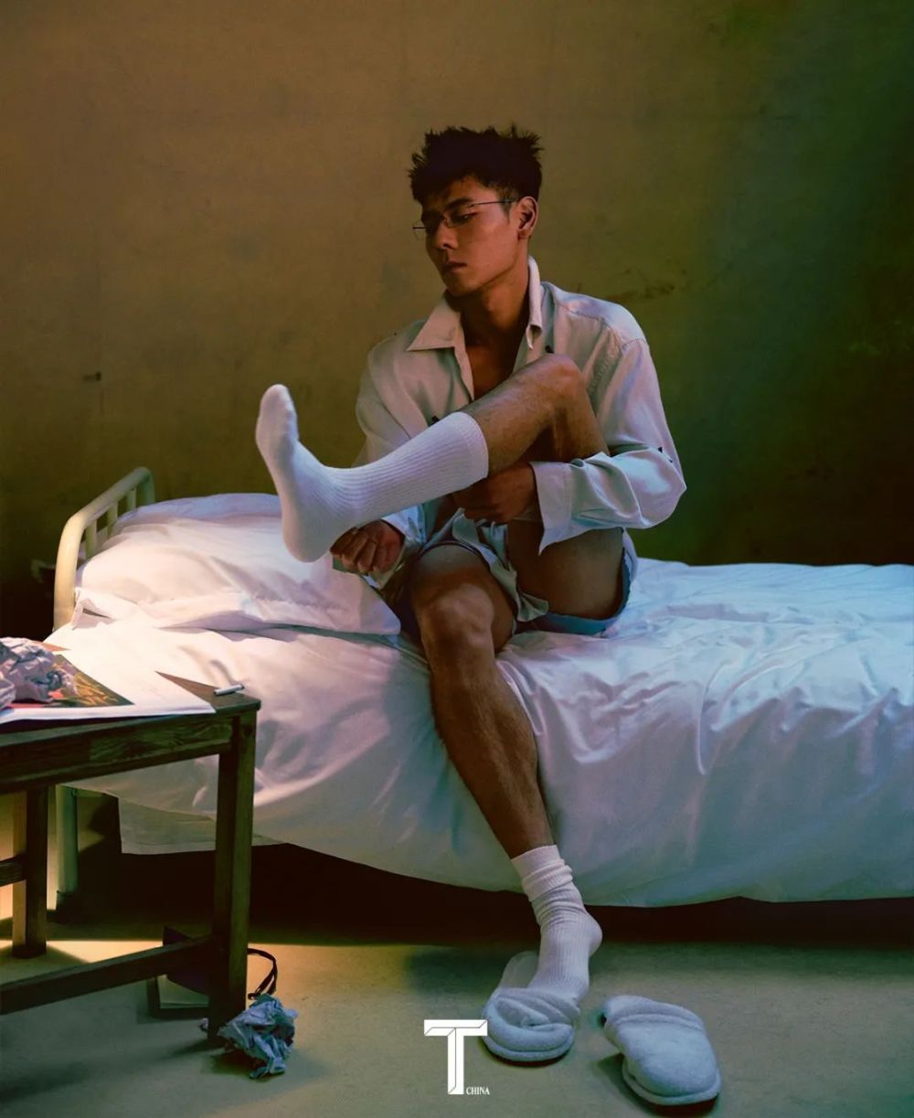 被称为"全网性张力最强的男人"的小蒋,在镜头前