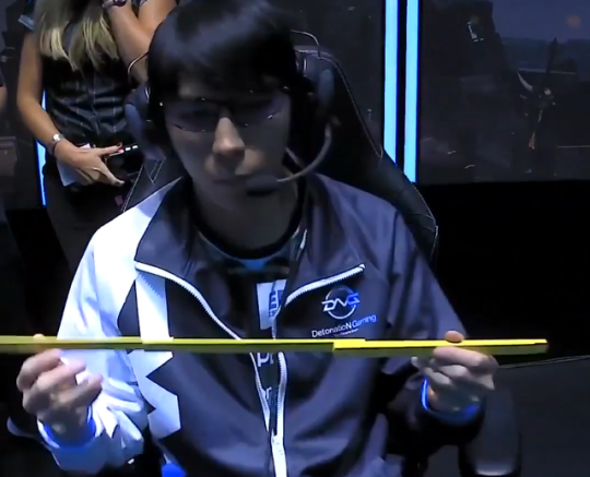 lol国服上线十周年臻彩,厂长猪妹,uzi薇恩均有皮肤-腾讯新闻