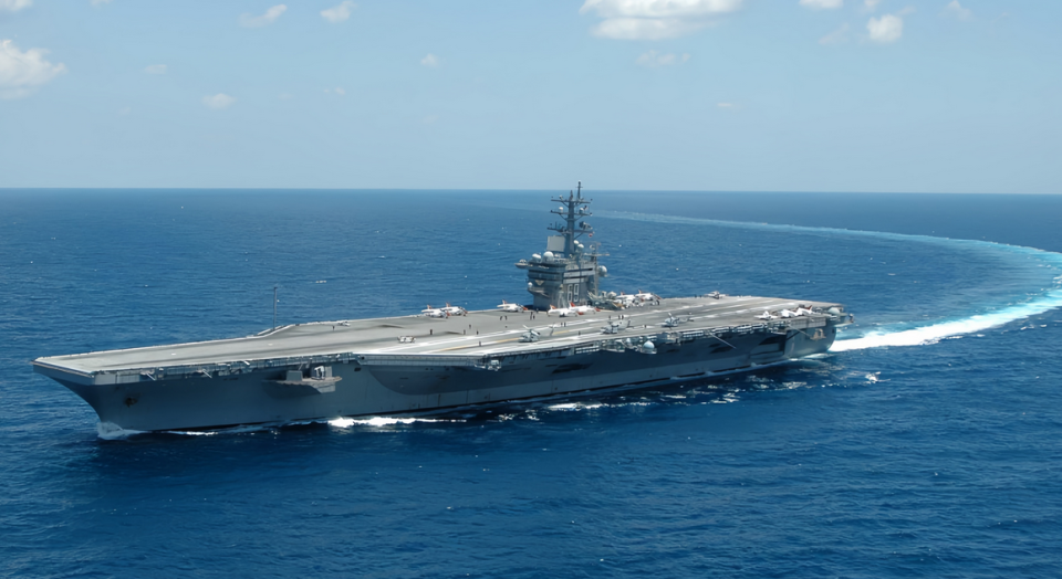 自证航母"没被炸",美军舰长却拿旧图辟谣,航母连夜撤走更被质疑