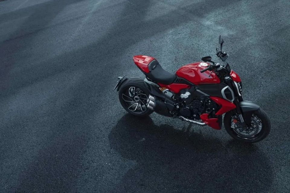 杜卡迪v4大魔鬼发布,售价22.8万起,网友:啥时候半价?ducati diavel v4