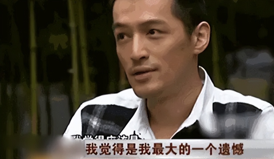 胡歌和江疏影同是上戏的学生,很早就认识了.在拍摄电视剧《旋风