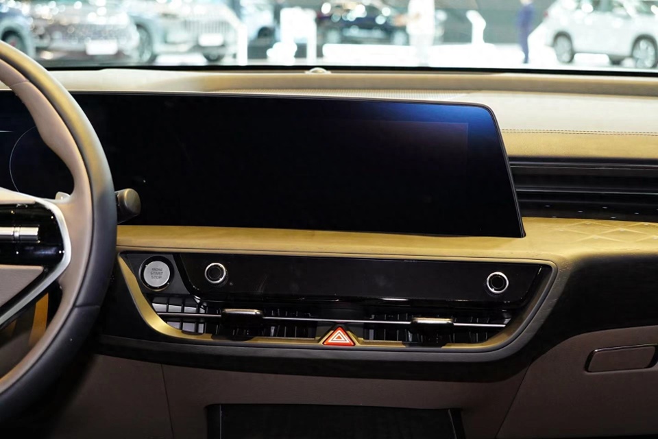 外观设计很有特色,全新起亚k8.日内瓦车展亮相