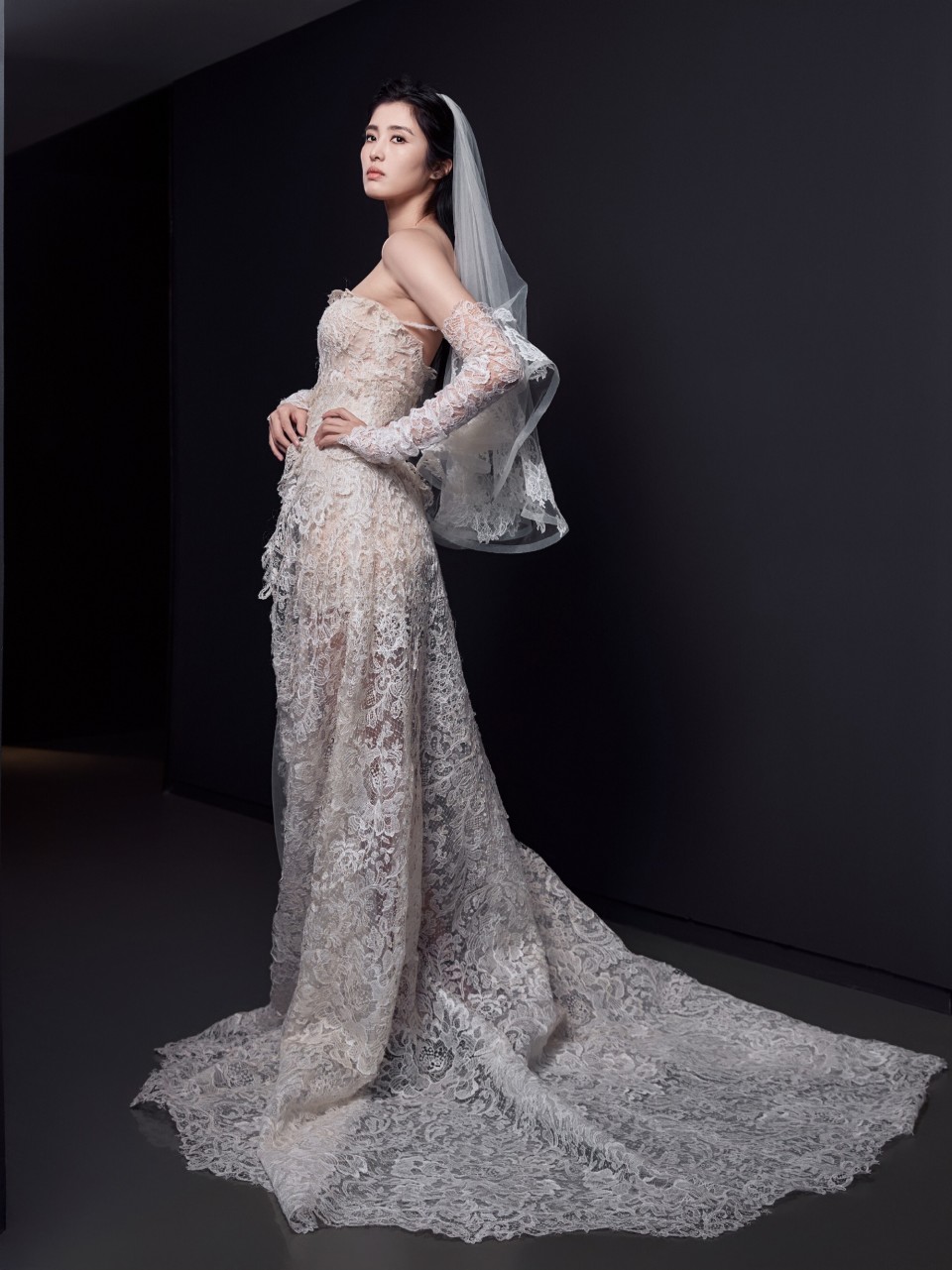 赵丽娜分享第二波婚纱照坚定地做自己爱自己