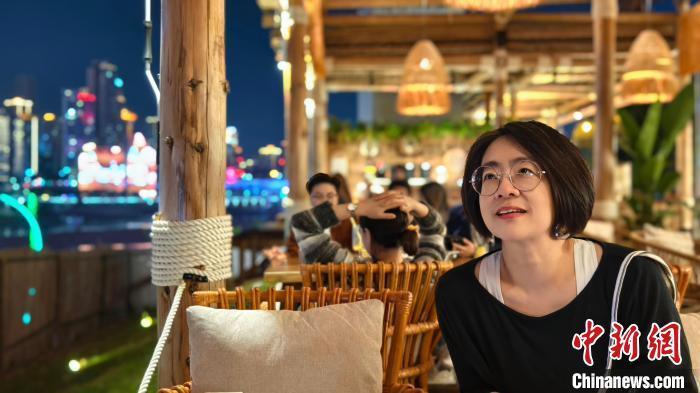 许仙配音者刘小芸漫游大陆常来常往越走越亲