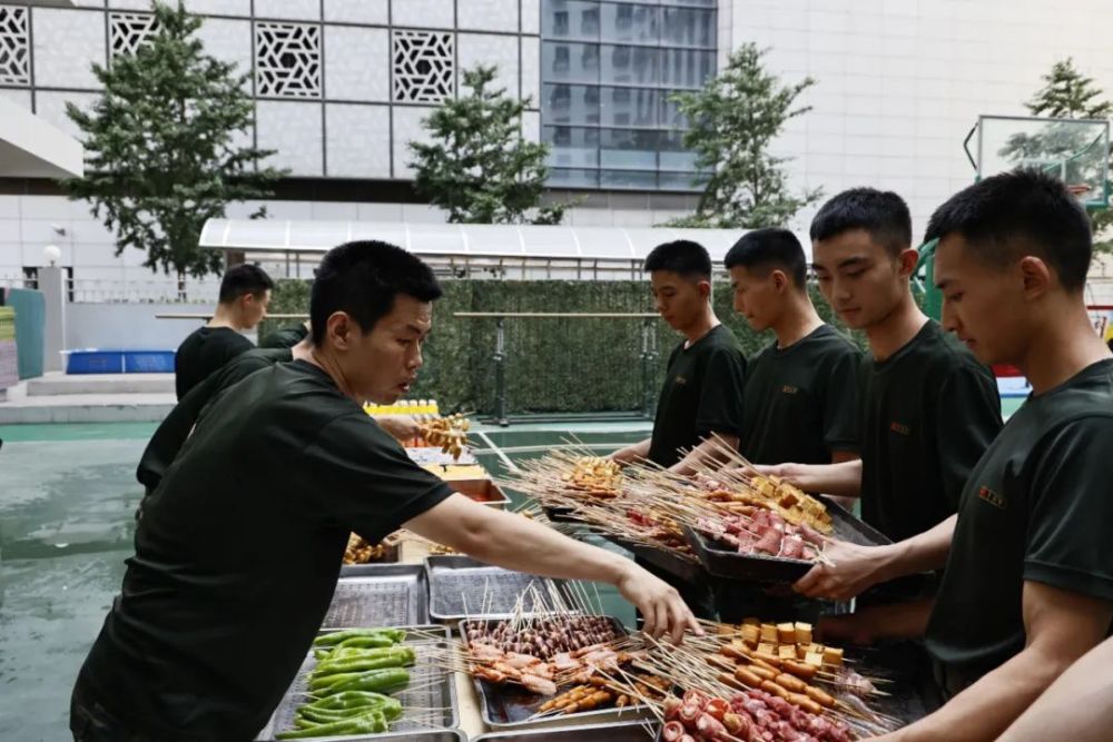 浓情端午,北京武警官兵乐享其"粽"_腾讯新闻