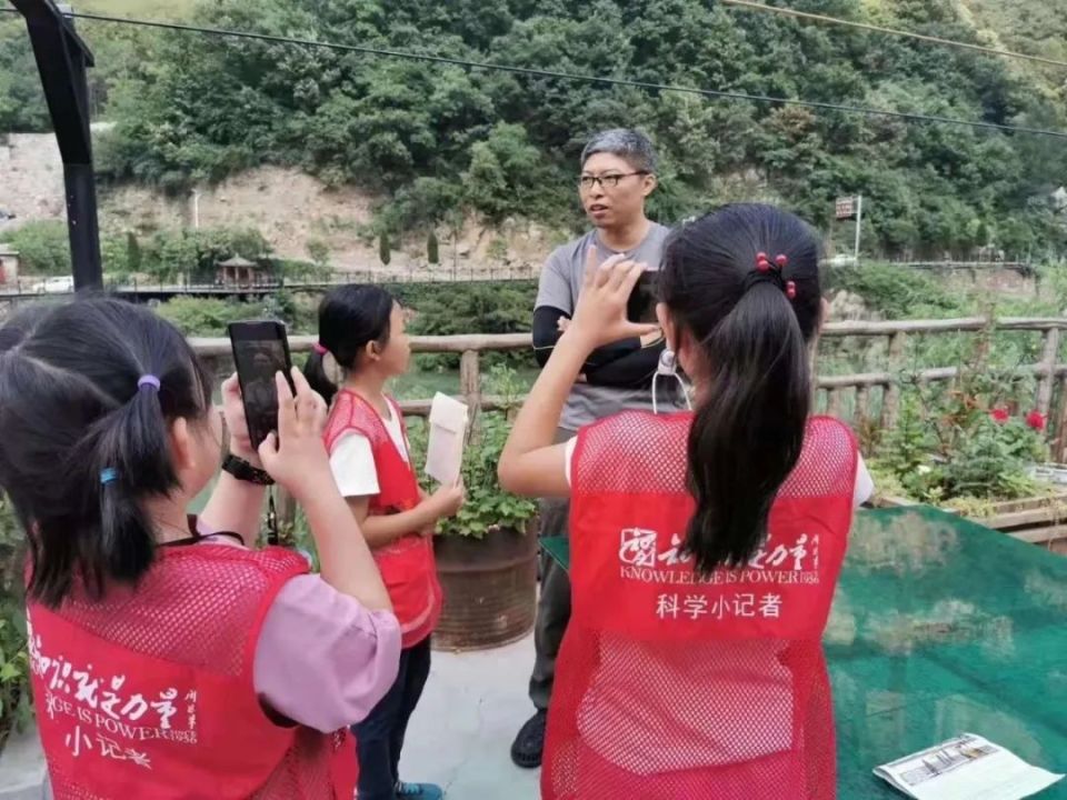 参营营员化身科学小记者采访带队科学家第二天:上午:猫儿山国家森林