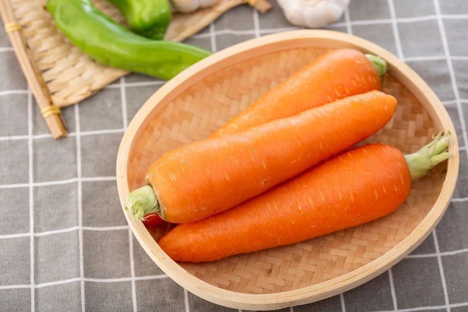 红色紫色橘色不同颜色的胡萝卜营养大不同