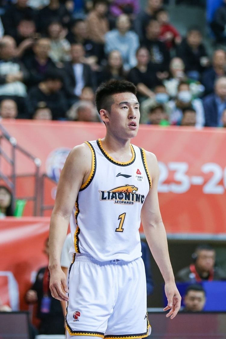 付豪16中9高效得21分9板 前场板有4个