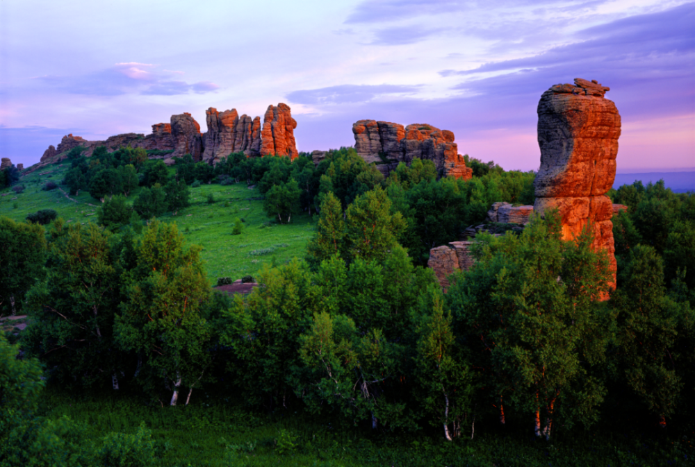一路风景,一路欢歌笑语.赤峰市区沿赤