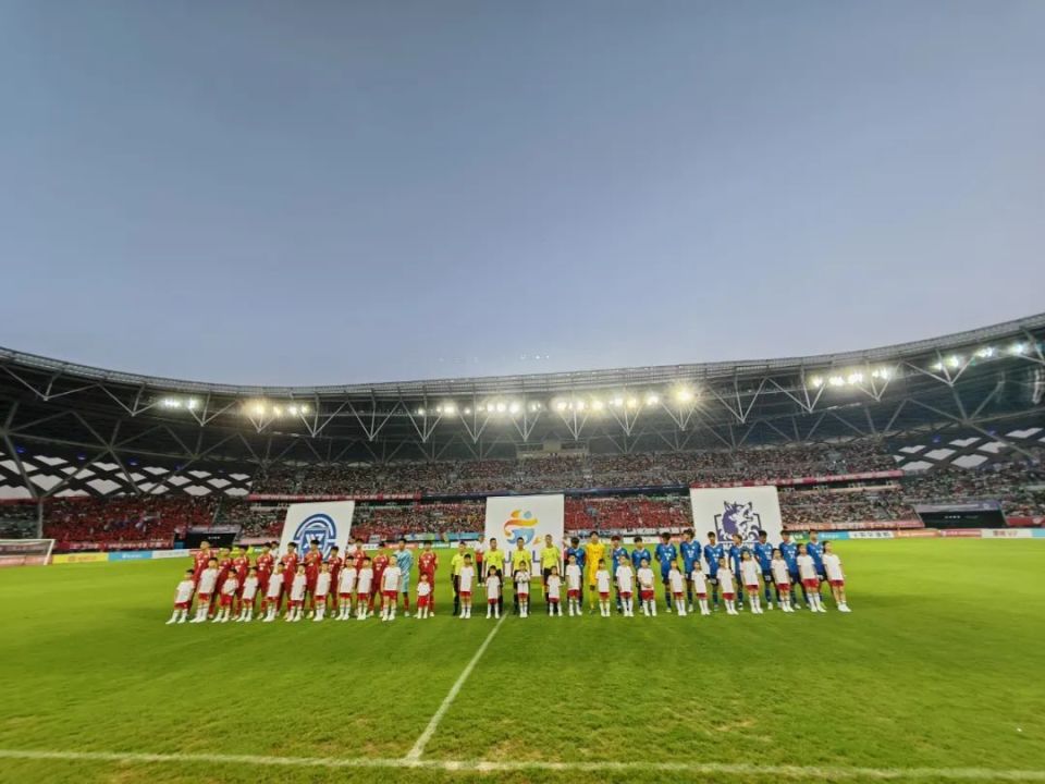 南通赢了！2-1，五连胜重登榜首！