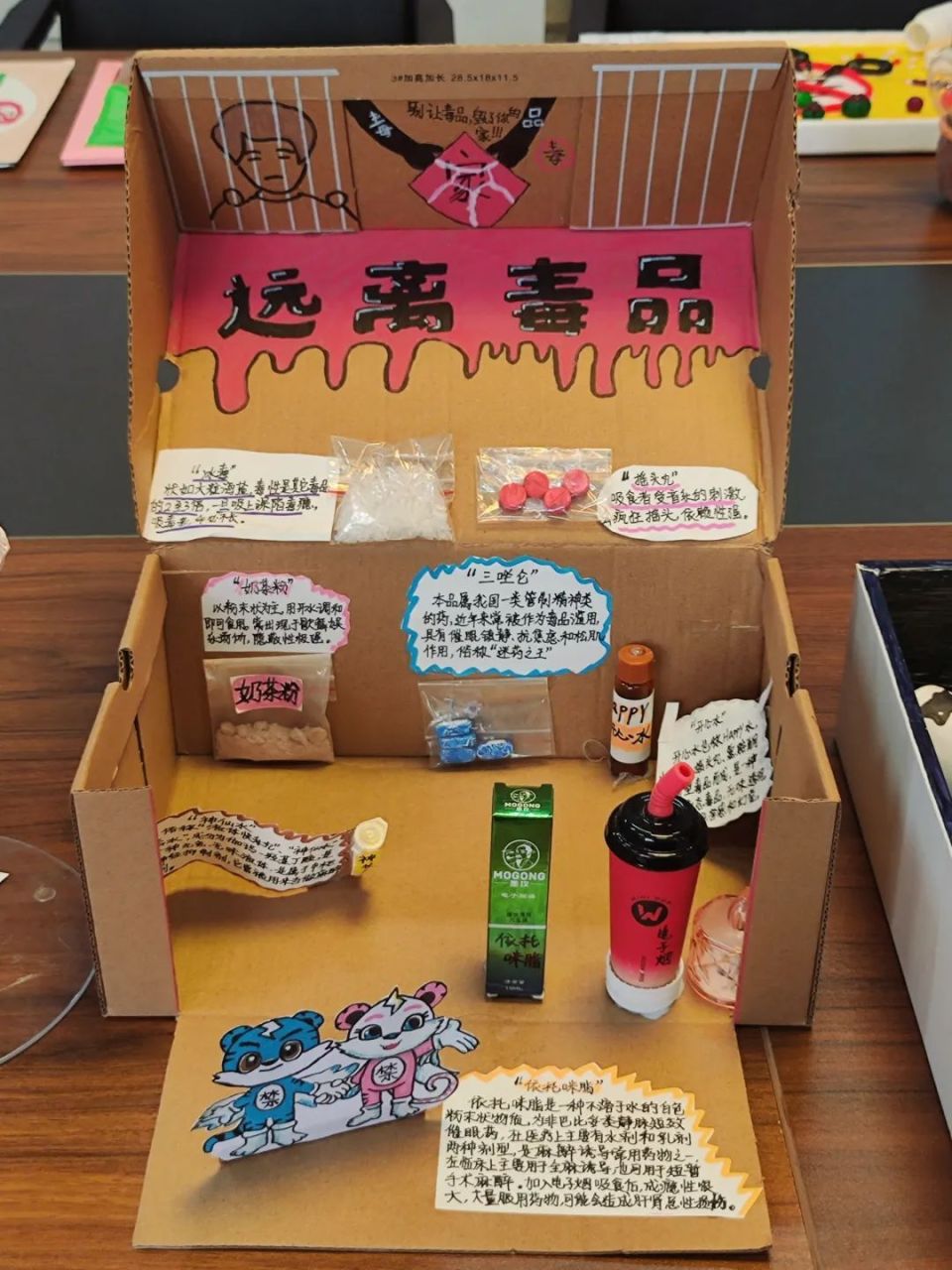 开平市三埠街道举行"粤虎邑虎齐行动 携手共建创无毒"禁毒环保手工