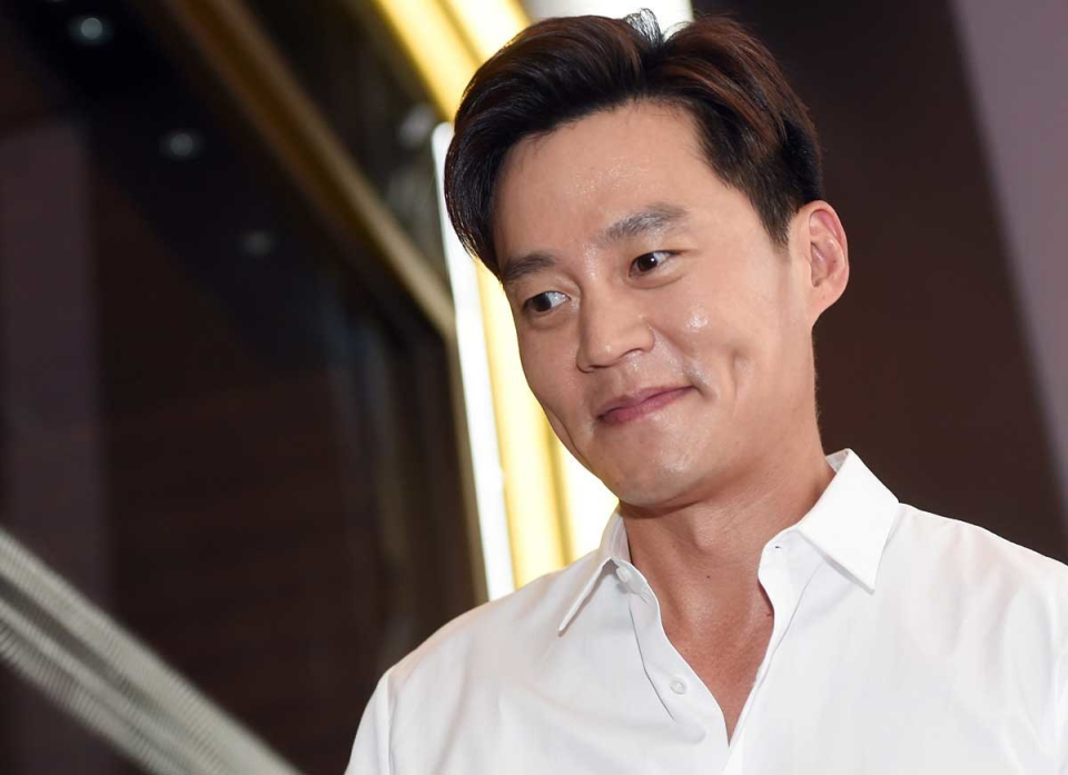 李瑞镇因被指是拍前女友私密照出轨的l姓男星将采取强硬措施