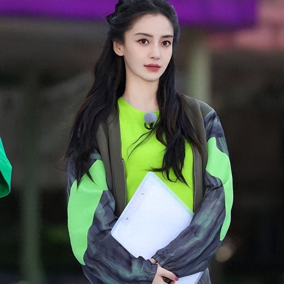 有人曝杨颖撒谎,说她跟张嘉倪是最后离场的,baby还特意晚点出去_腾讯