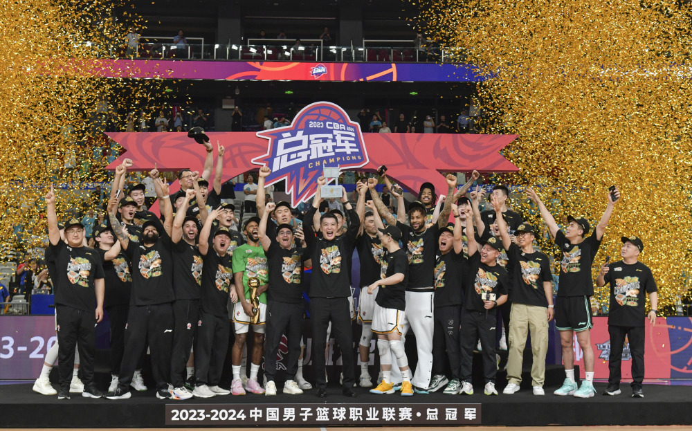 新闻8点见丨中方反制美军工企业及高管;辽宁男篮获cba三连冠
