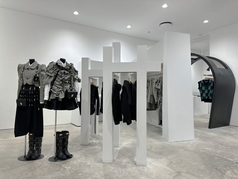 DOVER STREET MARKET BEIJING 2023春夏盛装开季_腾讯新闻