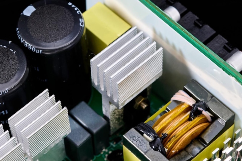 整流控制器,型号:tea2095主变压器 12v同步整流电流采用8颗hgq014n04b