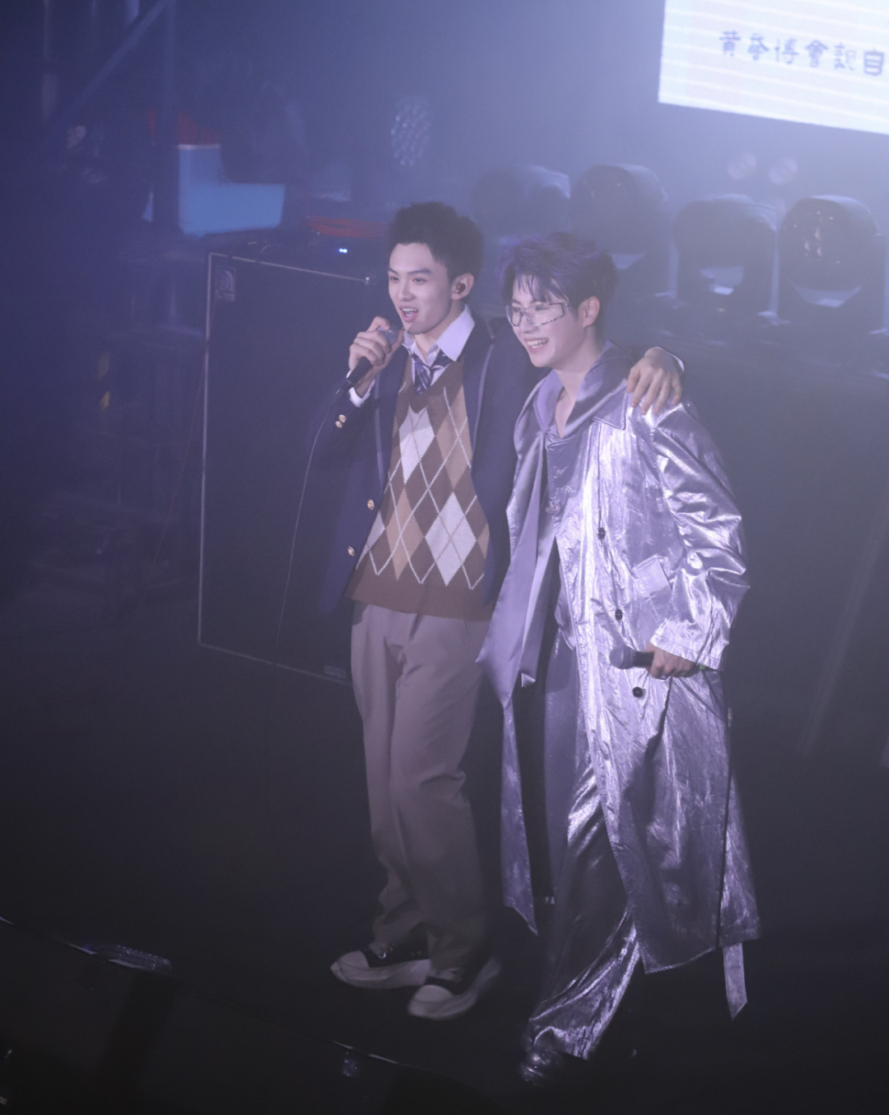 二人的妆造belike8915前不久黄誉博演出,郑伟来当嘉宾,郑伟某音的