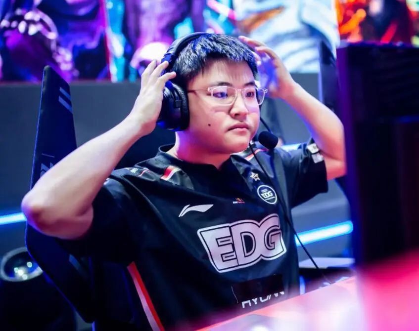 rng首秀被零封 "圆神"真启动了;lpl官方公布选手英雄池排名;uzi点名