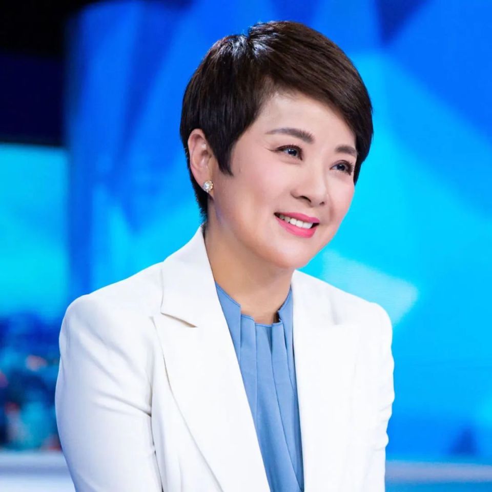 全国"金话筒"奖,"金声奖"获得者smg融媒体中心首席主持人侧耳团队成员