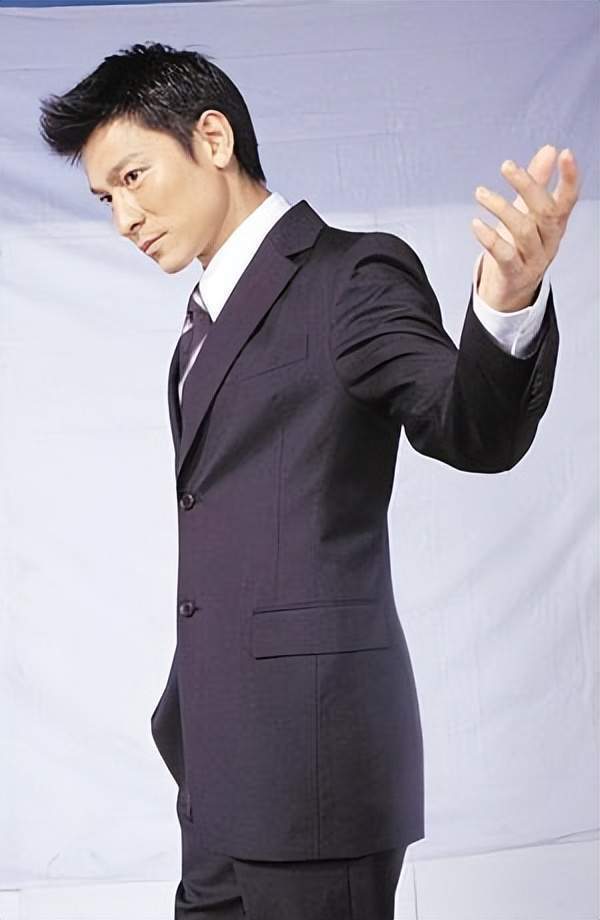 刘德华舒淇见他下跪 早年劝罗志祥戒色 "港圈神明"白龙王有多厉害插图