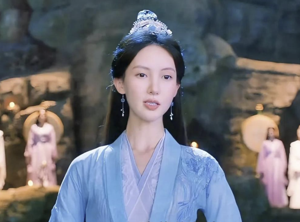 鼻尖鼻孔窄朝天鼻，这7位明星的假鼻子太瞩目，看起来呼吸好困难