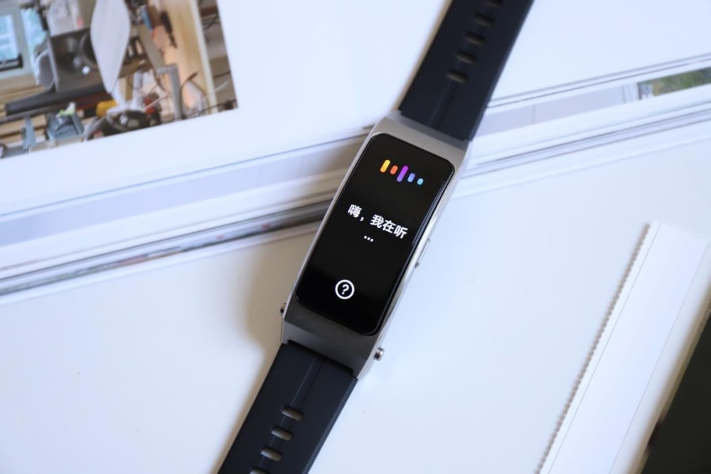 华为通话手环b7体验:专为商务人士打造,"二合一"体验再升级_腾讯新闻