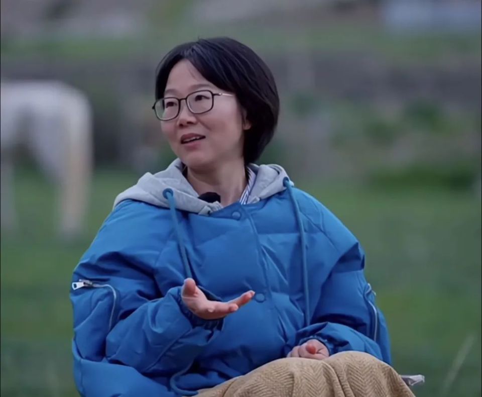 的车像汪洋中的一叶小舟,剧烈地颠簸,但是我觉得像睡在摇篮里一样安心
