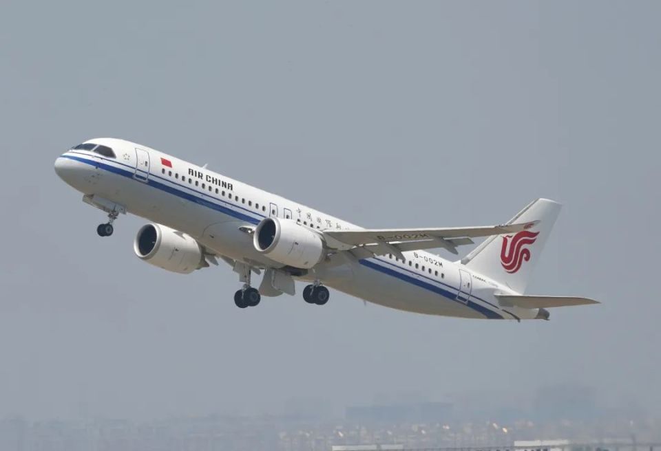 图:国航首架c919完成首次试飞   网友供图