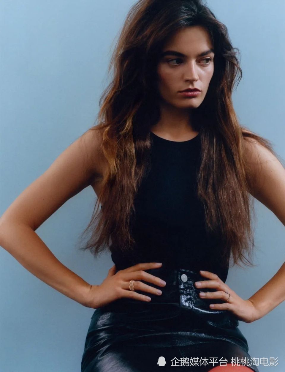 《性教育》女主角艾玛·麦基杂志大片,展现独特文艺气质-腾讯新闻