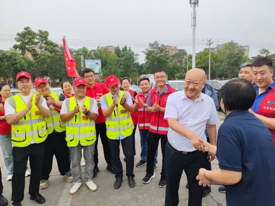 社会工作部供图当天,市委社会工作部人员前往保定市美术中学,保定一中