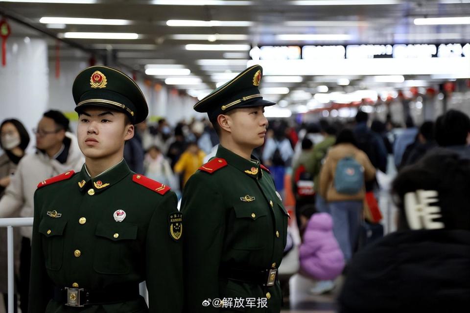 春运迎返程高峰,武警官兵坚守岗位全力护航_腾讯新闻