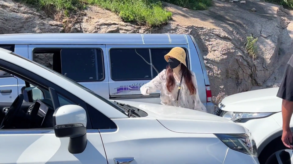 青岛路虎女司机逆行打人后续来了,网友:请不要接受和解