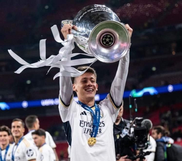 没有在欧冠决赛中获得出场机会,这位天才少年是躺赢下这座欧冠奖杯