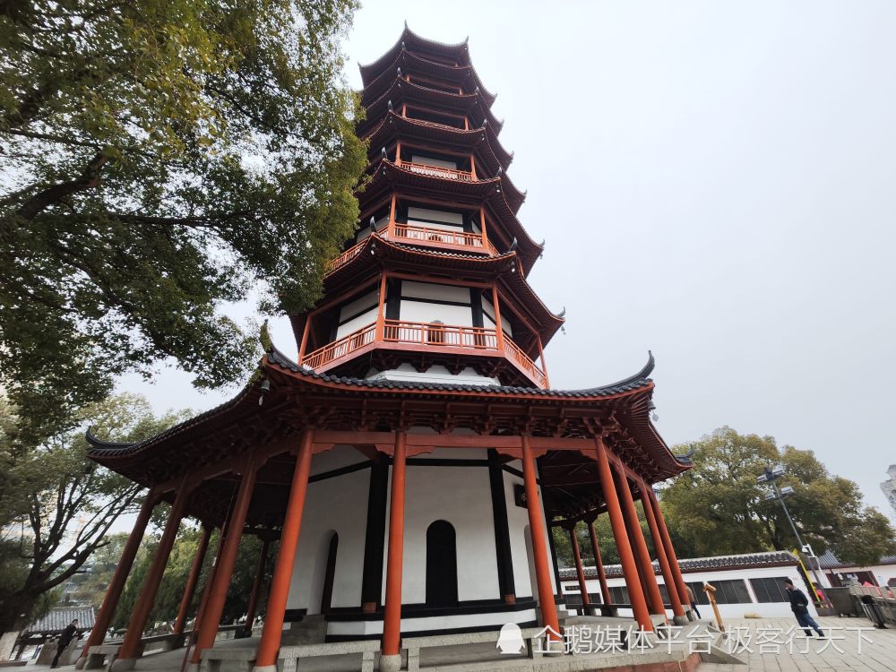 绳金塔,传说受佛的指引而建,只为镇住为患南昌的风火水三害