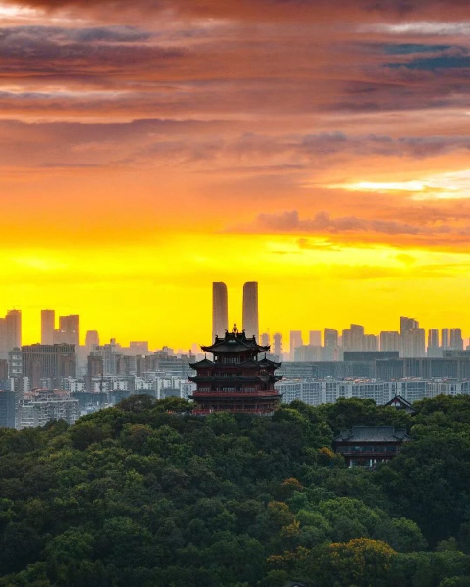 紧急官宣！这座城今日正式入秋，竟是史上第二晚！_腾讯新闻