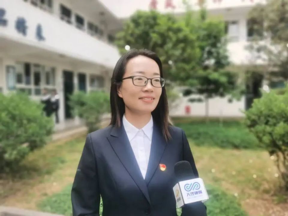 大理市凤仪镇二中教师   李娟义务教育均衡工作的深入推进,增强了