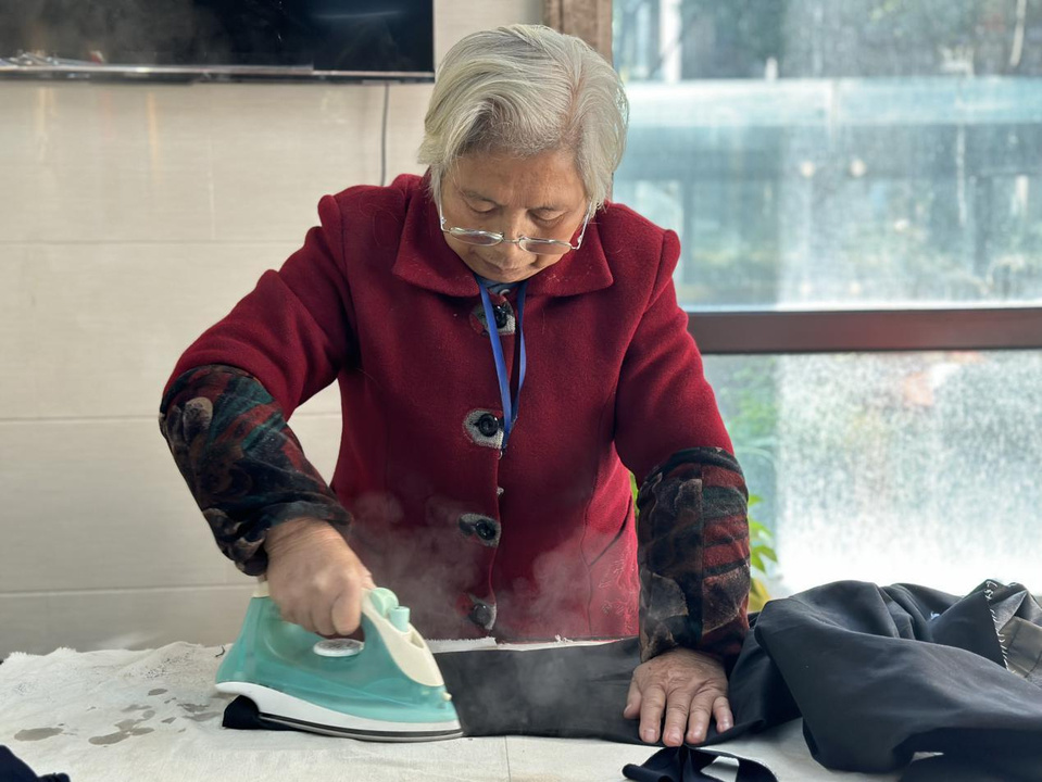 杭州80岁的爱心"裁缝奶奶",一针一线间让旧衣物重新焕发活力