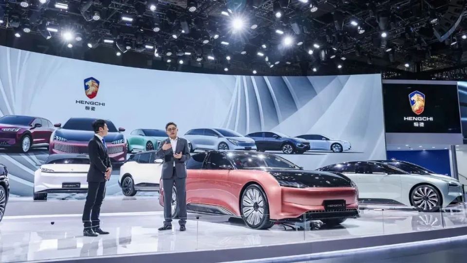 2019年,恒驰汽车品牌诞生,随后高调地参展2021上海车展,一口气推出了9