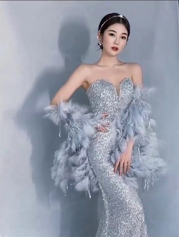 在2023 年 10 月 29 日,原创歌手李金玲凭借一首《恋爱的魅力》成功与