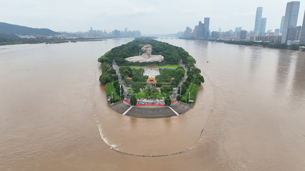 图集|洪峰过境,水漫橘子洲亲水平台