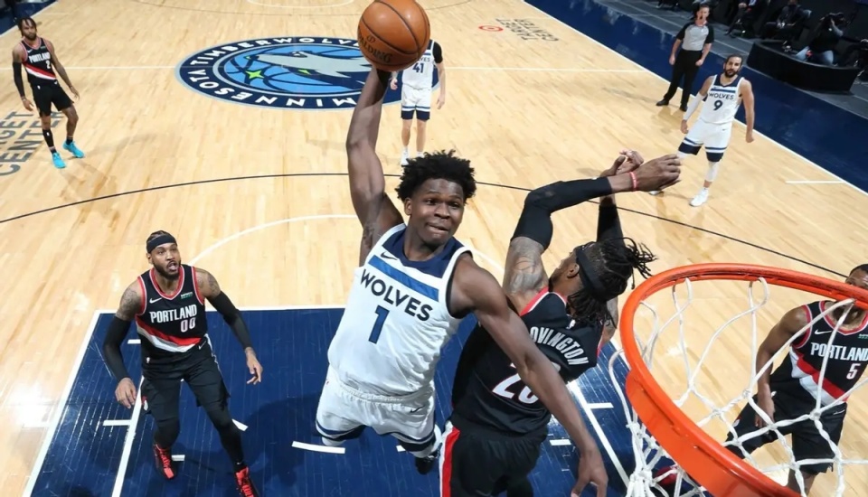 新狼王!明尼苏达靠"华子"撑门面 2优势胜"软糖"无愧一哥