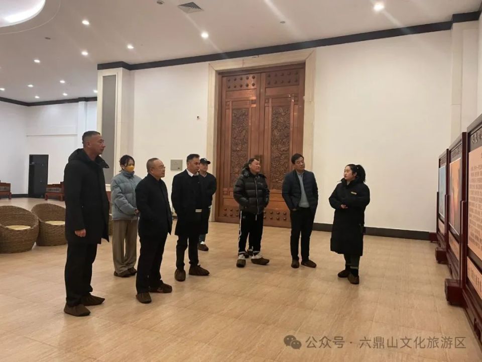 辽宁省红十字基金会副理事长张洪杰,著名艺人路遥一行6人赴六鼎山文化