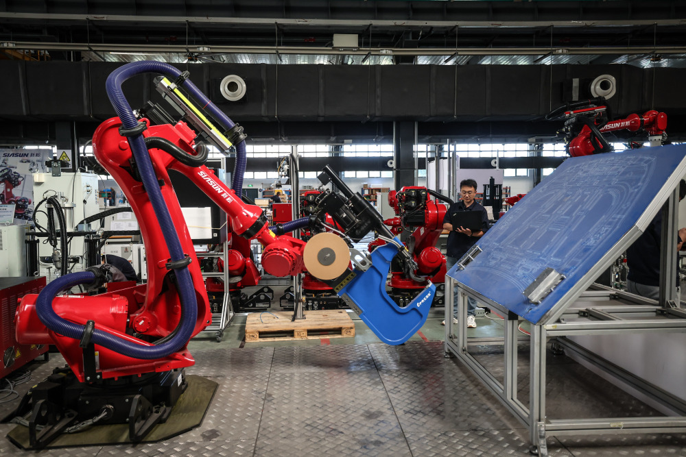 新职业故事丨机器人研发工程师:让"铁疙瘩"听懂话,干对活_腾讯新闻