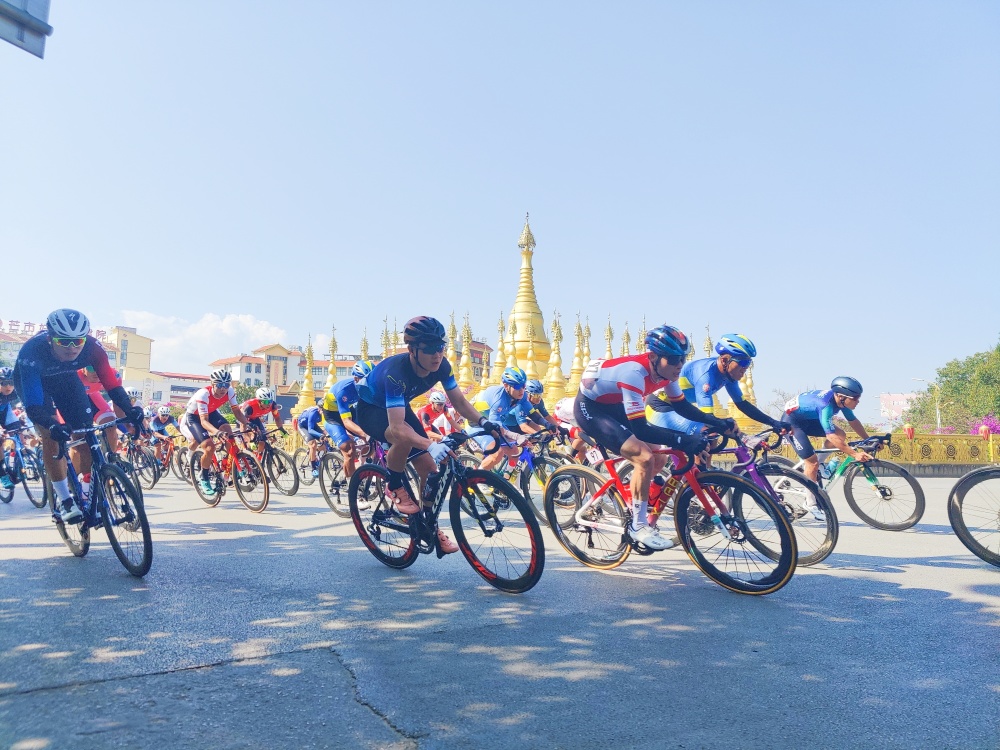 2024年中国公路自行车联赛首站赛在芒市开幕