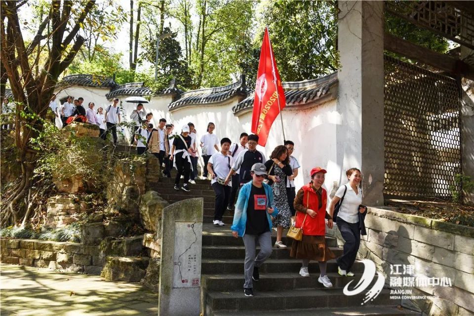 江津中学几江校区学子风华正茂上春山_腾讯新闻