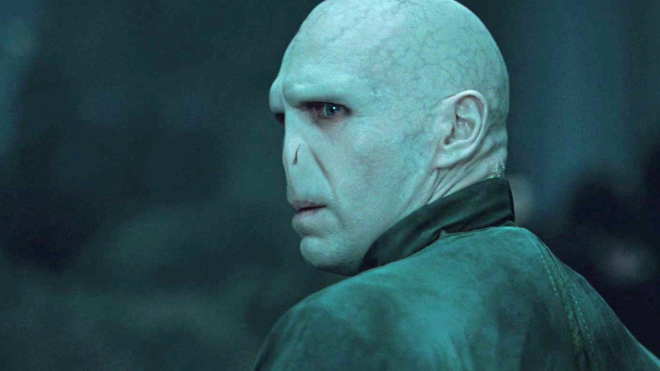 《哈利波特与火焰杯》重映,伏地魔为什么会出现在里德尔老宅?