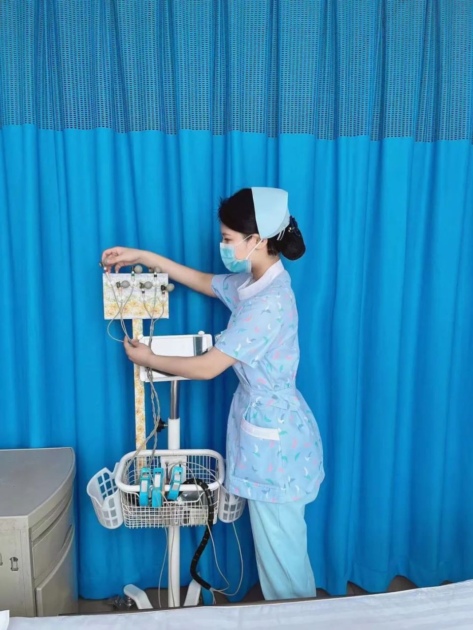 护理创新——改良心电图机导联线