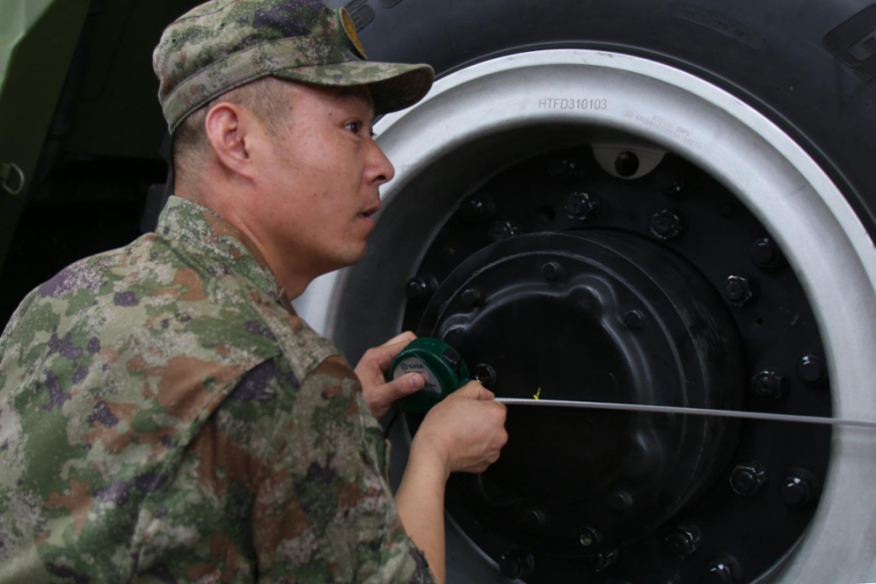 火箭军组织首届导弹装备维护保养比武