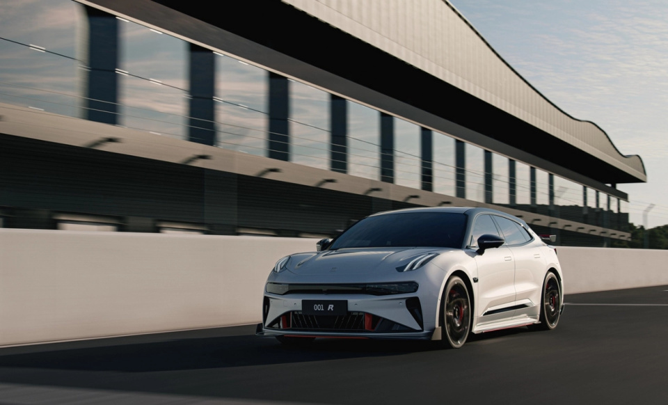 极氪汽车冲刺20万辆交付目标开启全球新能源市场竞争