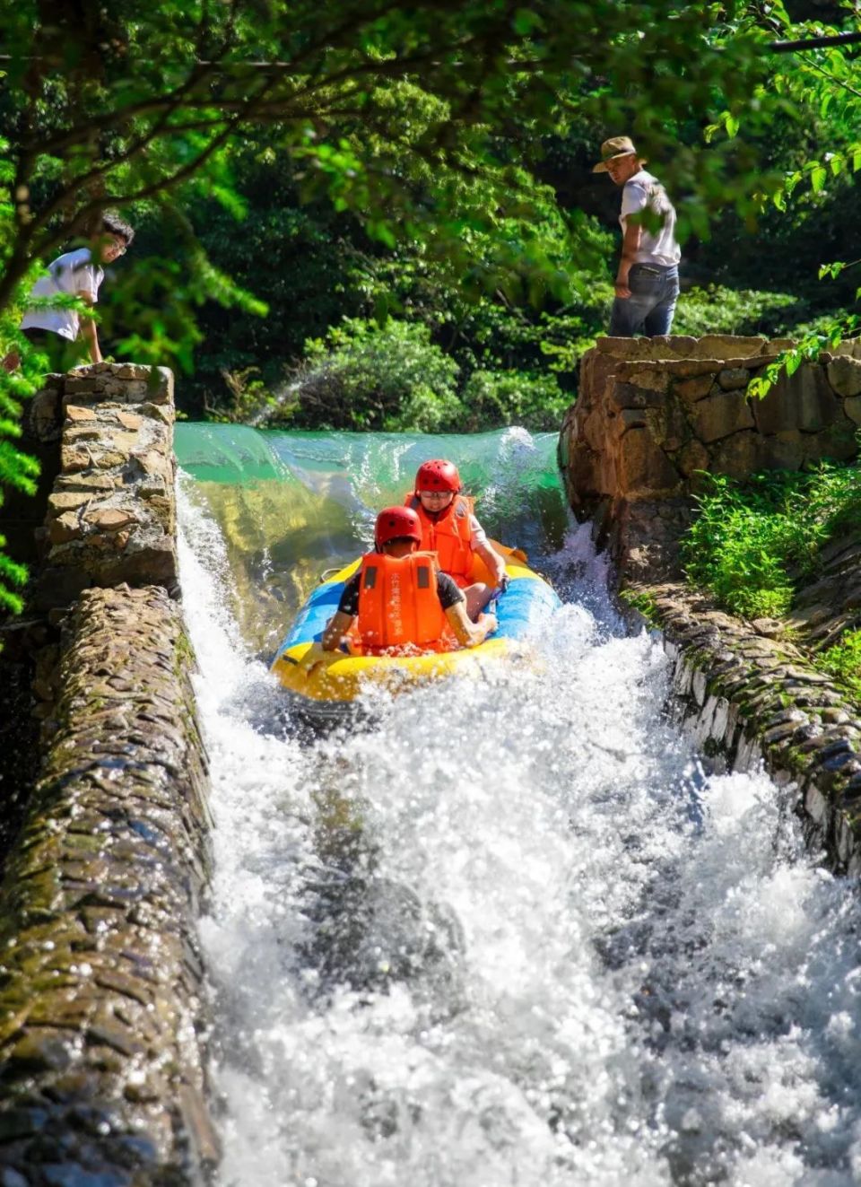 水竹湾"漂流经济" 激起夏日致富"浪花"